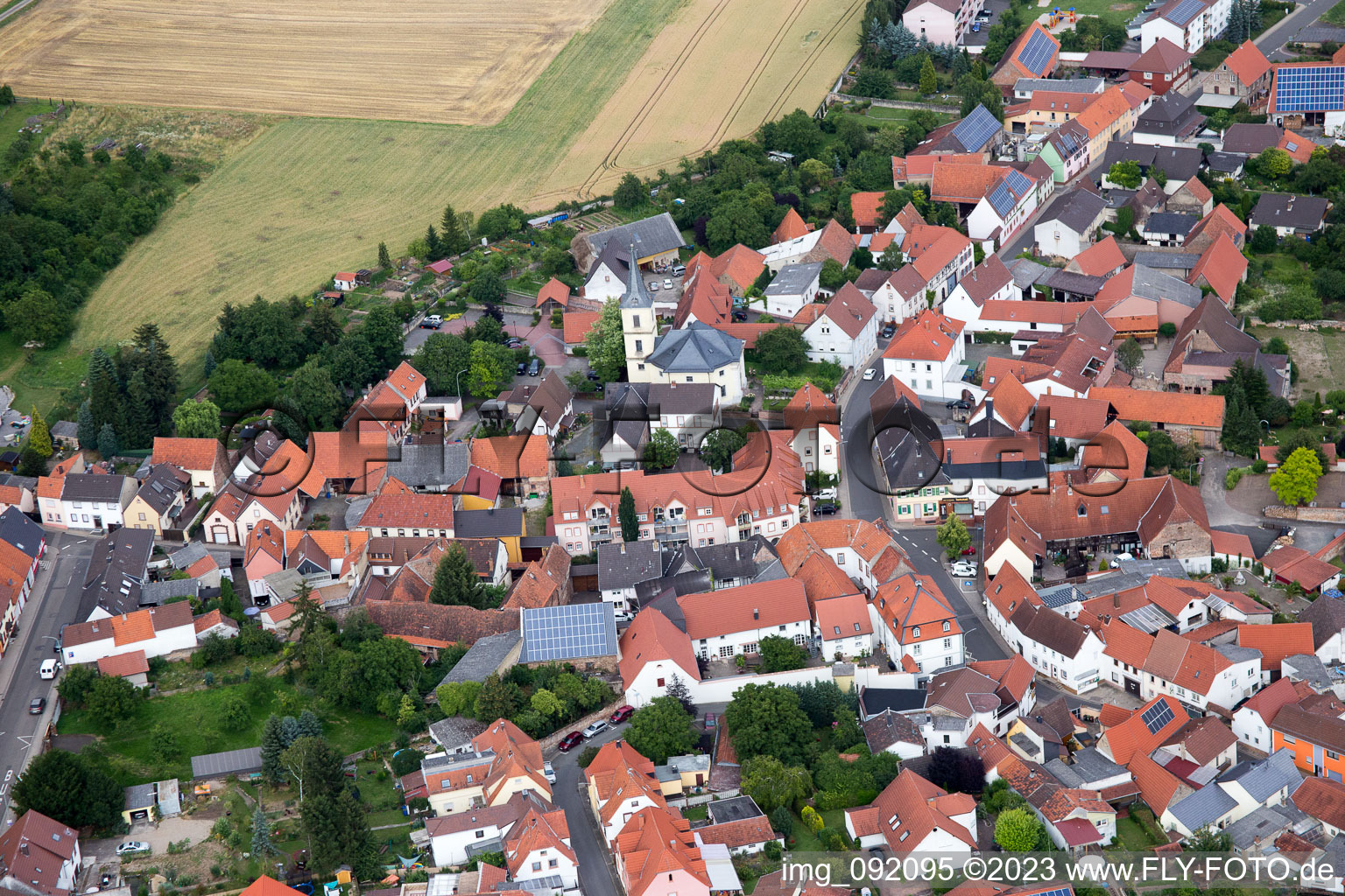 Kerzenheim im Bundesland Rheinland-Pfalz, Deutschland von oben gesehen