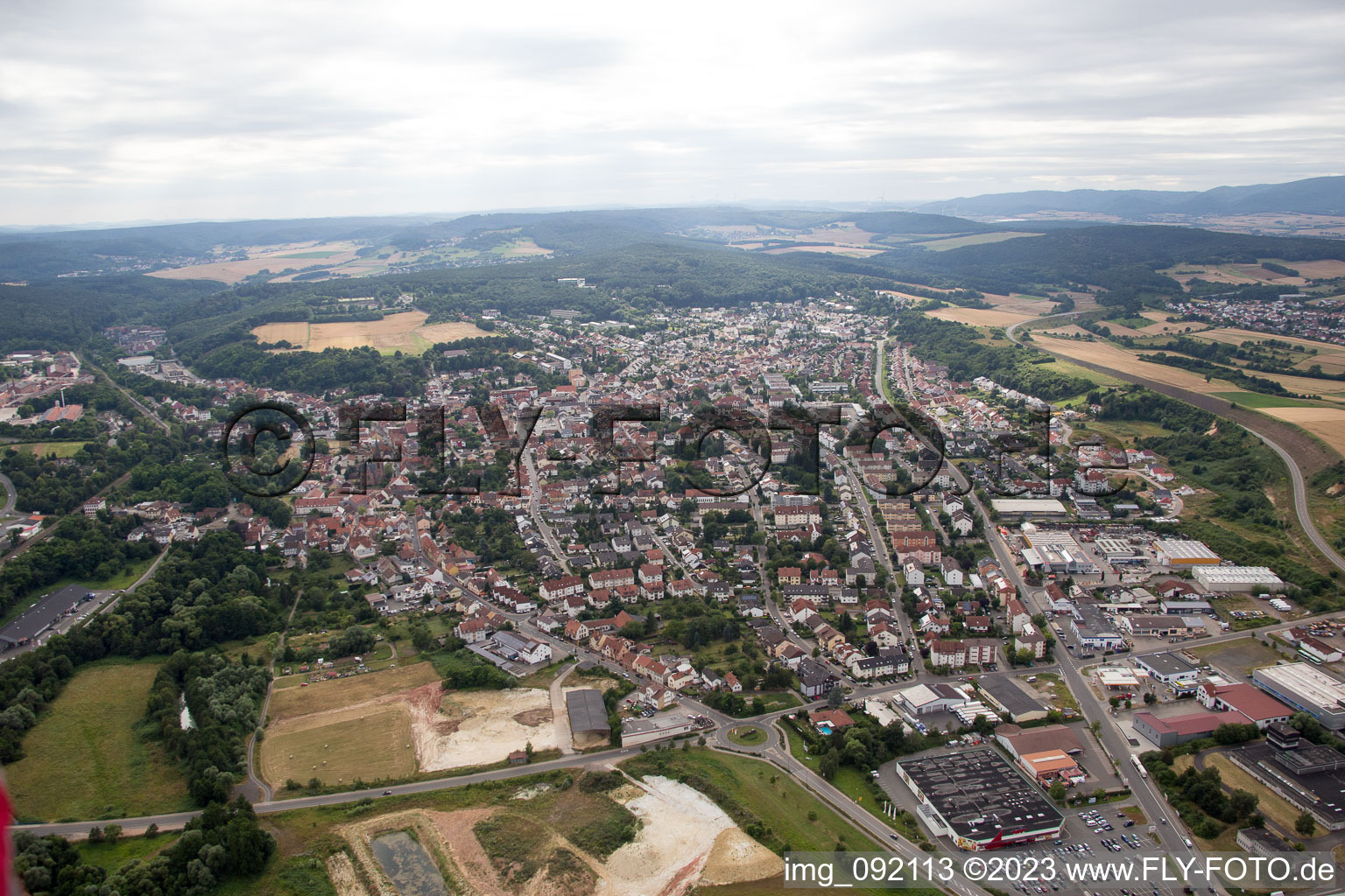 Drohnenbild von Eisenberg im Bundesland Rheinland-Pfalz, Deutschland