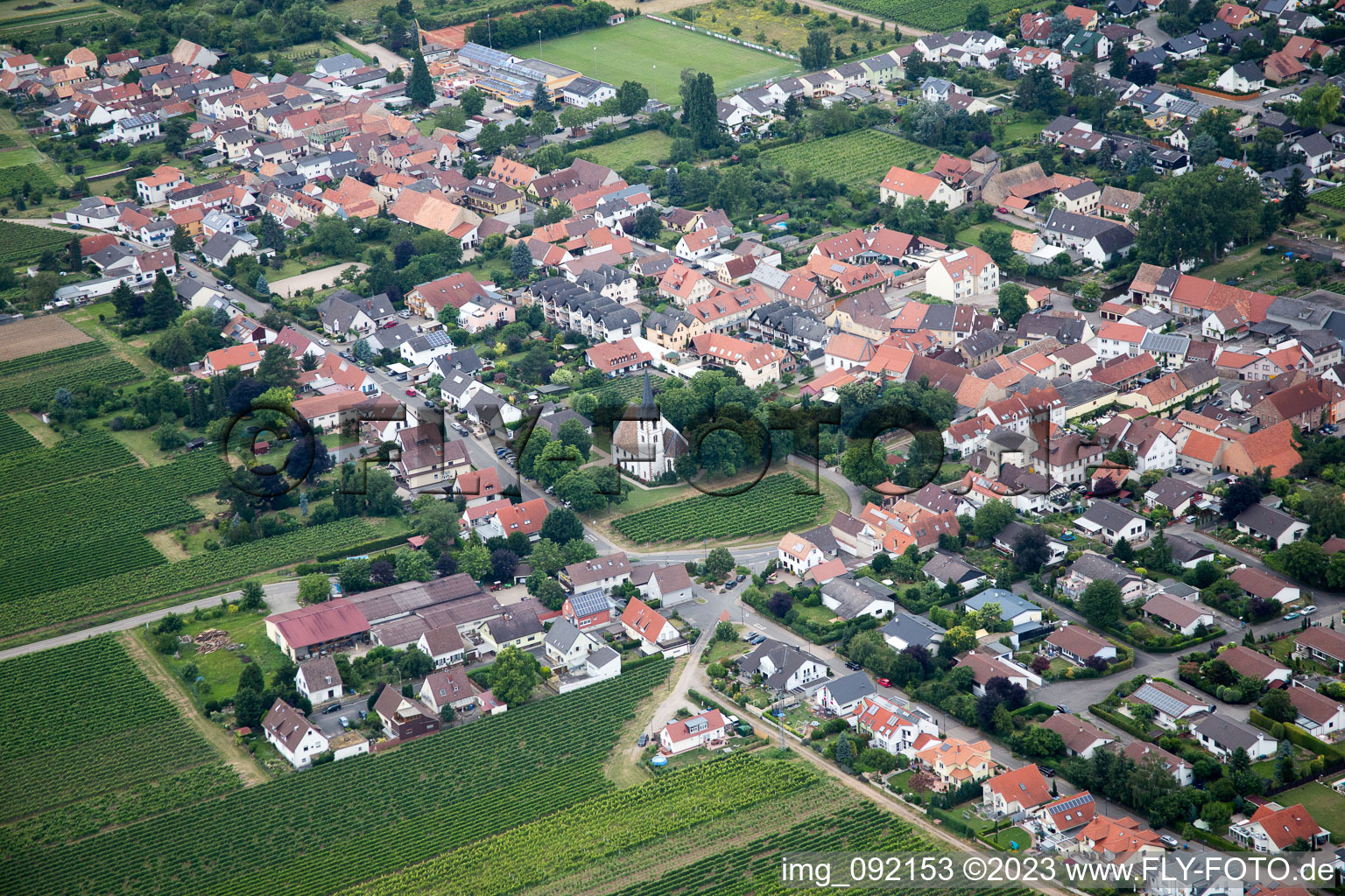 Gönnheim im Bundesland Rheinland-Pfalz, Deutschland von oben gesehen