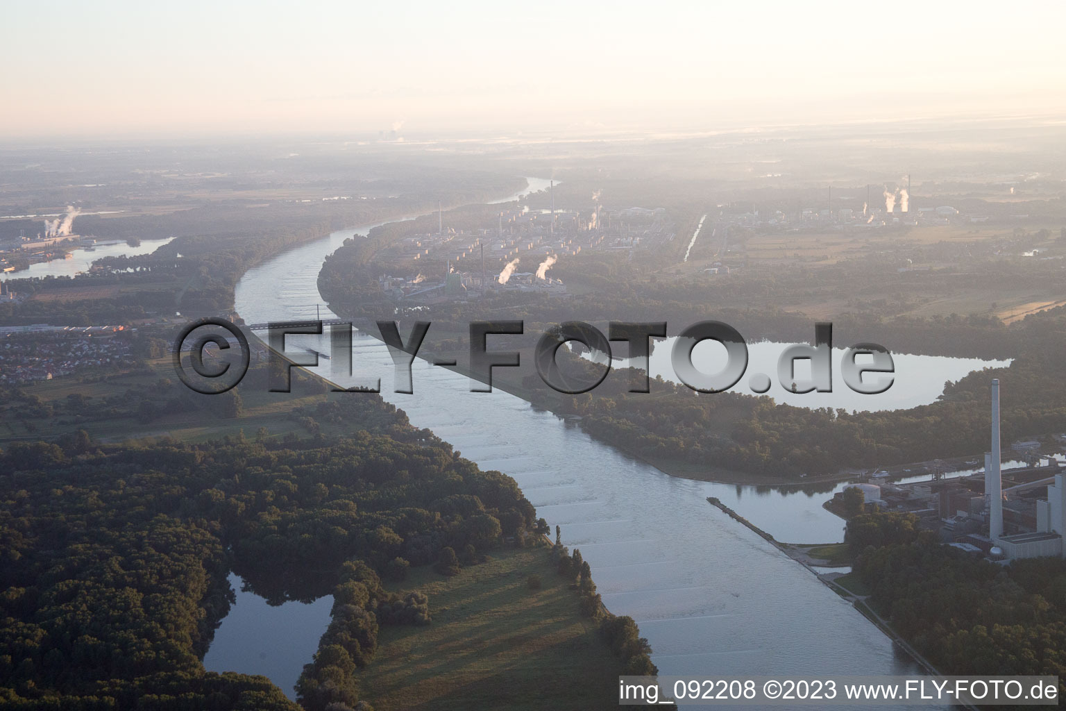 Luftbild von KA Rheinhafen von Süden in Karlsruhe im Bundesland Baden-Württemberg, Deutschland