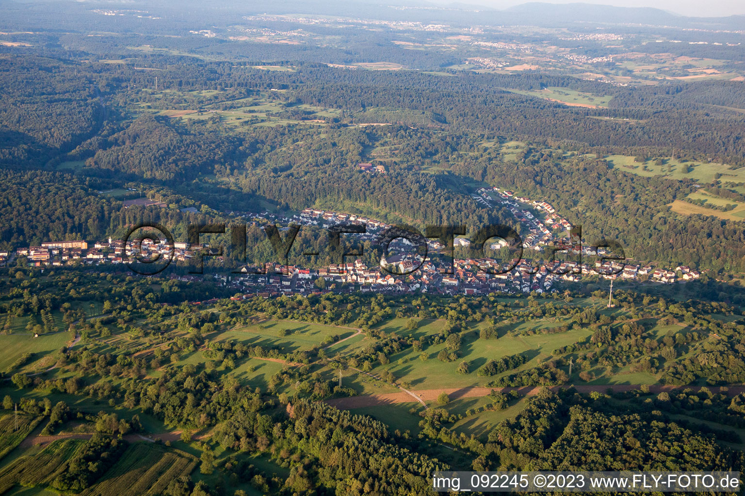 Luftbild von Kämpfelbach im Bundesland Baden-Württemberg, Deutschland