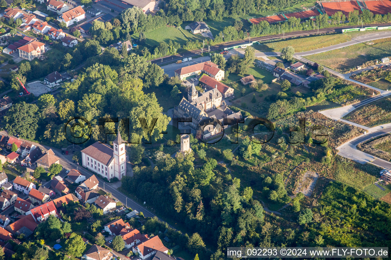 Luftbild von Burganlage des Schloß Gondelsheim in Gondelsheim im Bundesland Baden-Württemberg, Deutschland