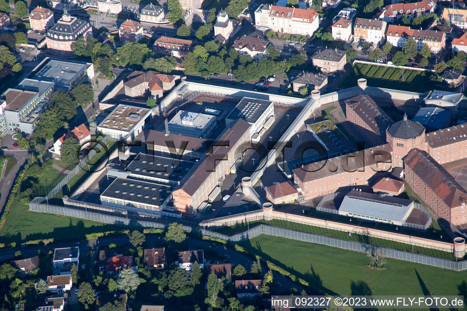 Luftbild von Justizvollzugsanstalt von Nordosten in Bruchsal im Bundesland Baden-Württemberg, Deutschland
