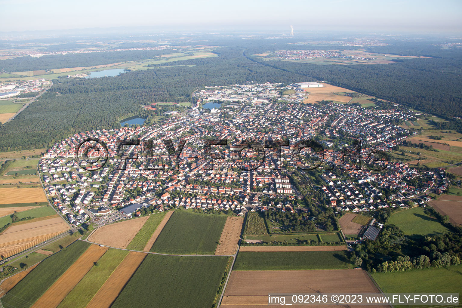 Luftbild von Forst im Bundesland Baden-Württemberg, Deutschland