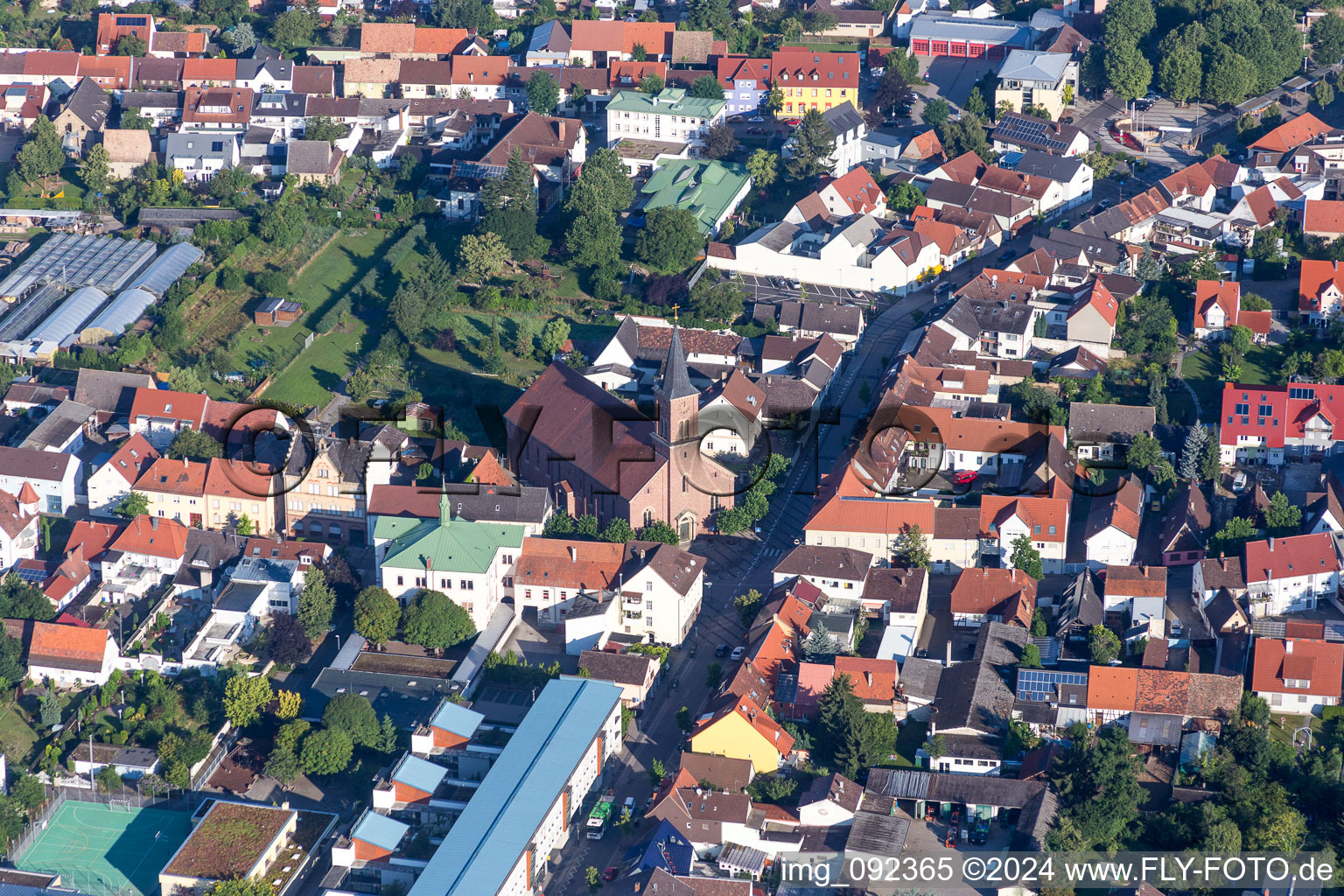 Luftbild von Kirchengebäude der St. Jodokus Kirche in Wiesental im Bundesland Baden-Württemberg, Deutschland