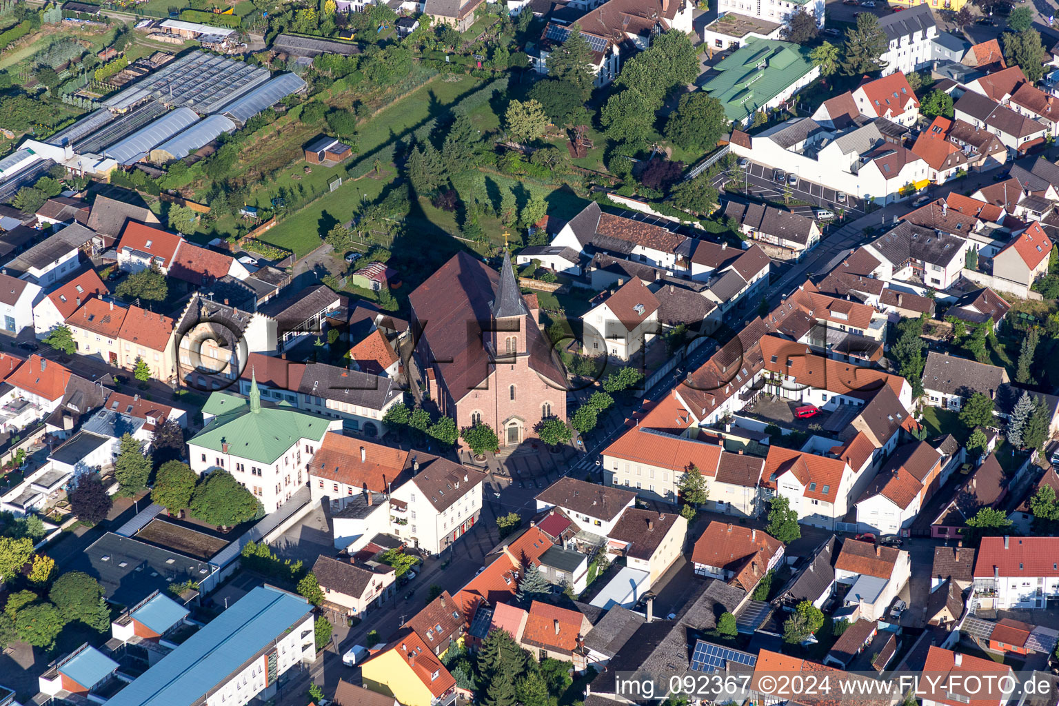 Luftbild von Kirchengebäude der Evangel. Kirche Wiesental im Ortsteil Wiesental in Waghäusel im Bundesland Baden-Württemberg, Deutschland