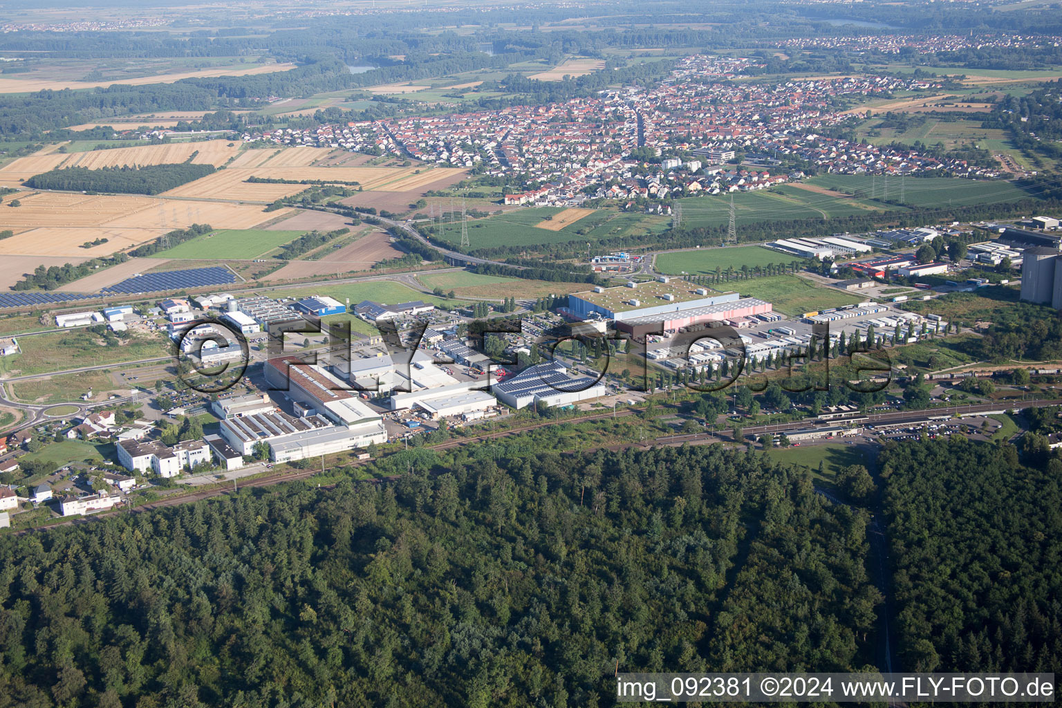 Schrägluftbild von Waghäusel im Bundesland Baden-Württemberg, Deutschland