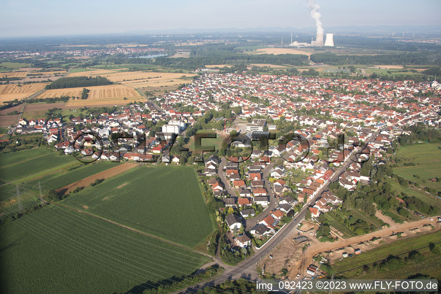 Schrägluftbild von Ortsteil Oberhausen in Oberhausen-Rheinhausen im Bundesland Baden-Württemberg, Deutschland