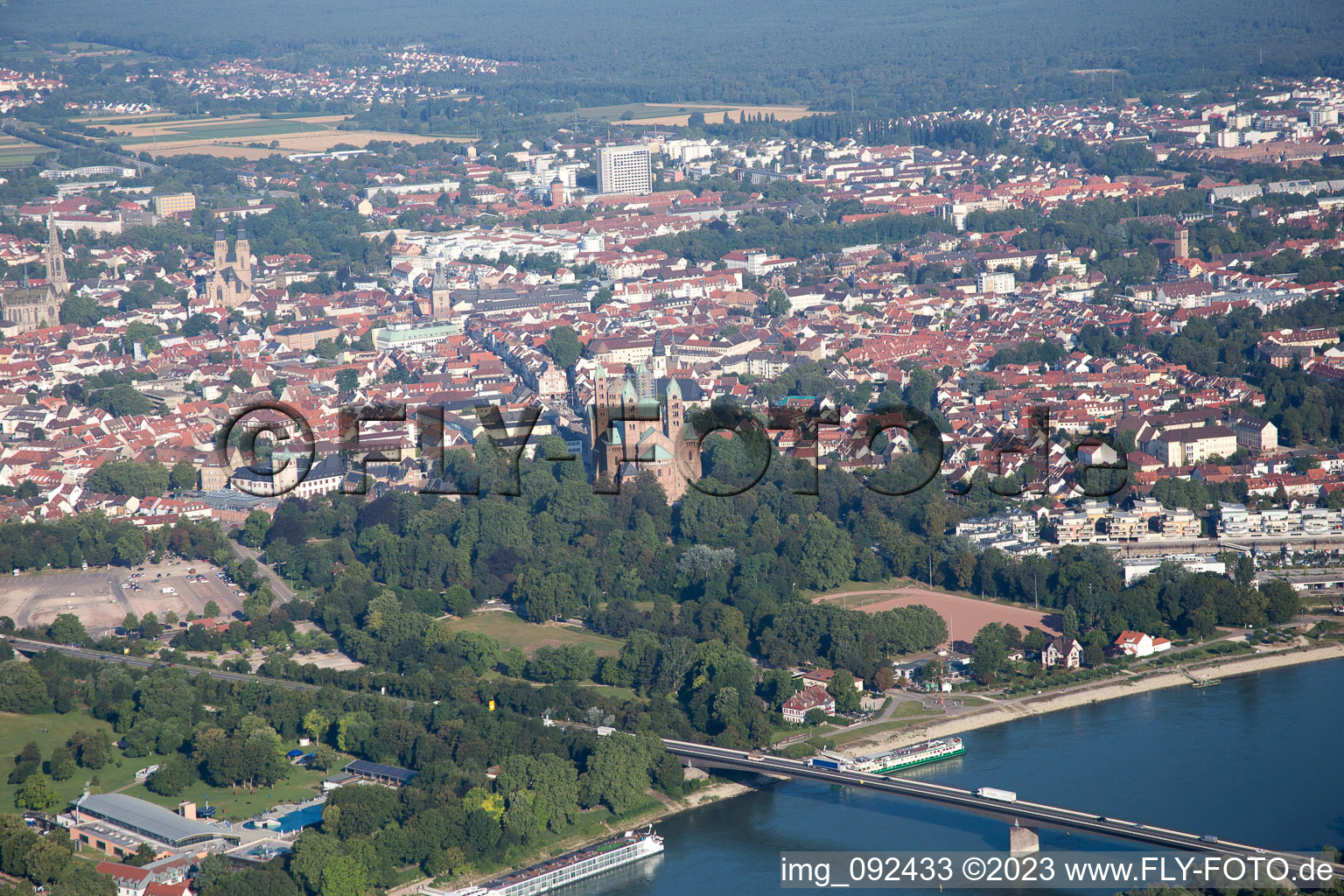 Luftbild von Speyer, Dom und Salierbrücke im Bundesland Rheinland-Pfalz, Deutschland