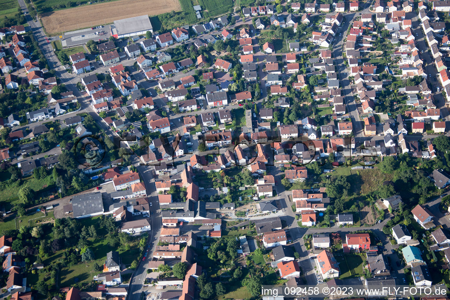 Luftaufnahme von Ortsteil Berghausen in Römerberg im Bundesland Rheinland-Pfalz, Deutschland