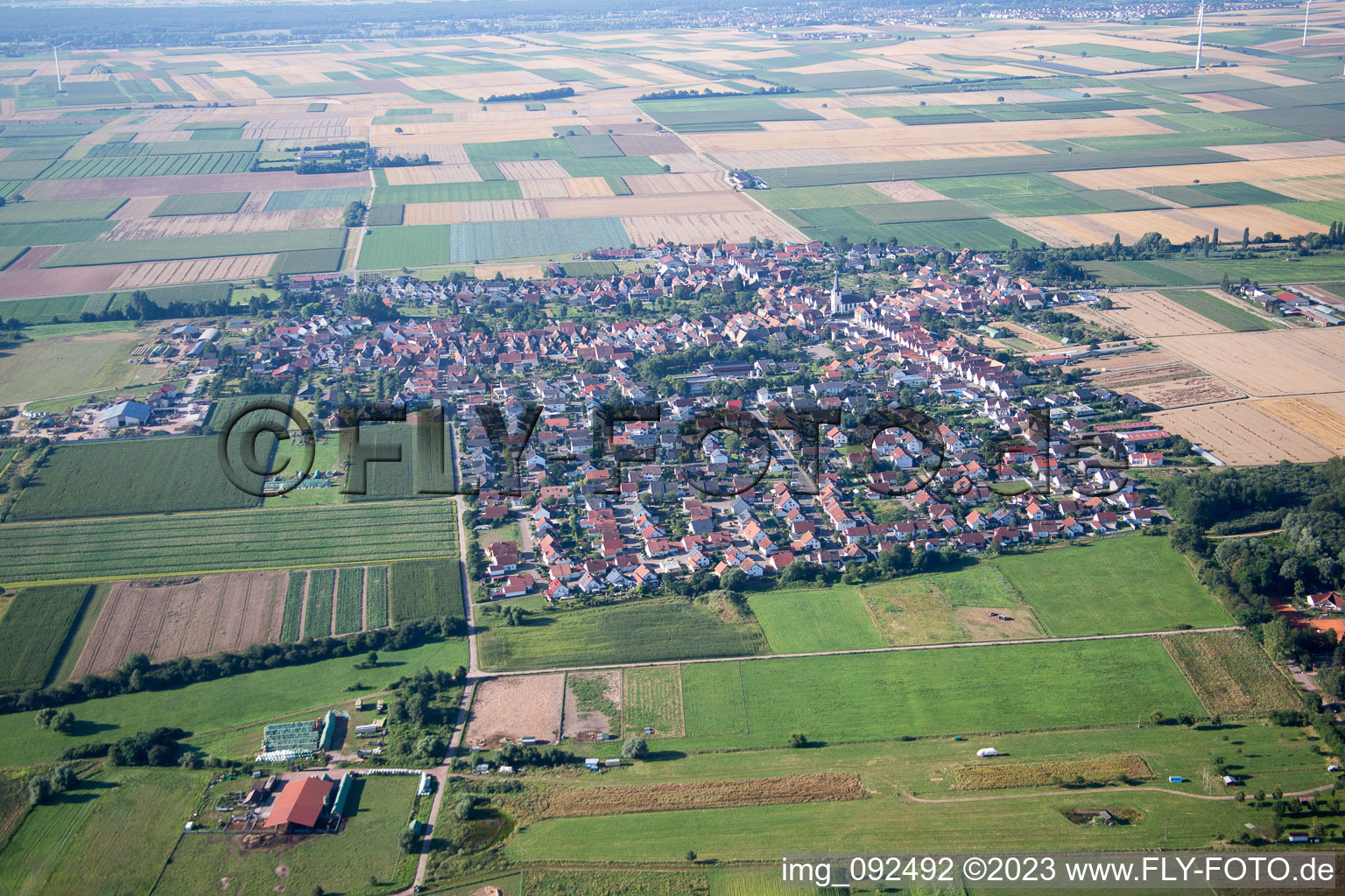 Ottersheim bei Landau im Bundesland Rheinland-Pfalz, Deutschland von einer Drohne aus