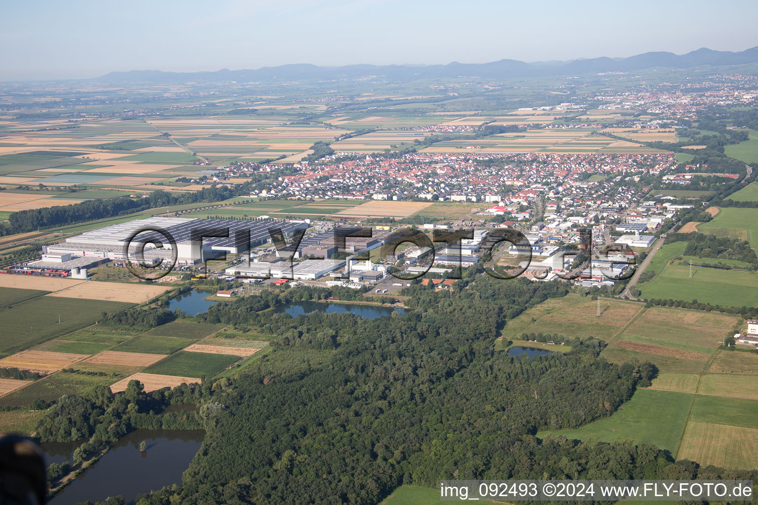 Gewerbegebiet in Offenbach an der Queich im Bundesland Rheinland-Pfalz, Deutschland aus der Luft