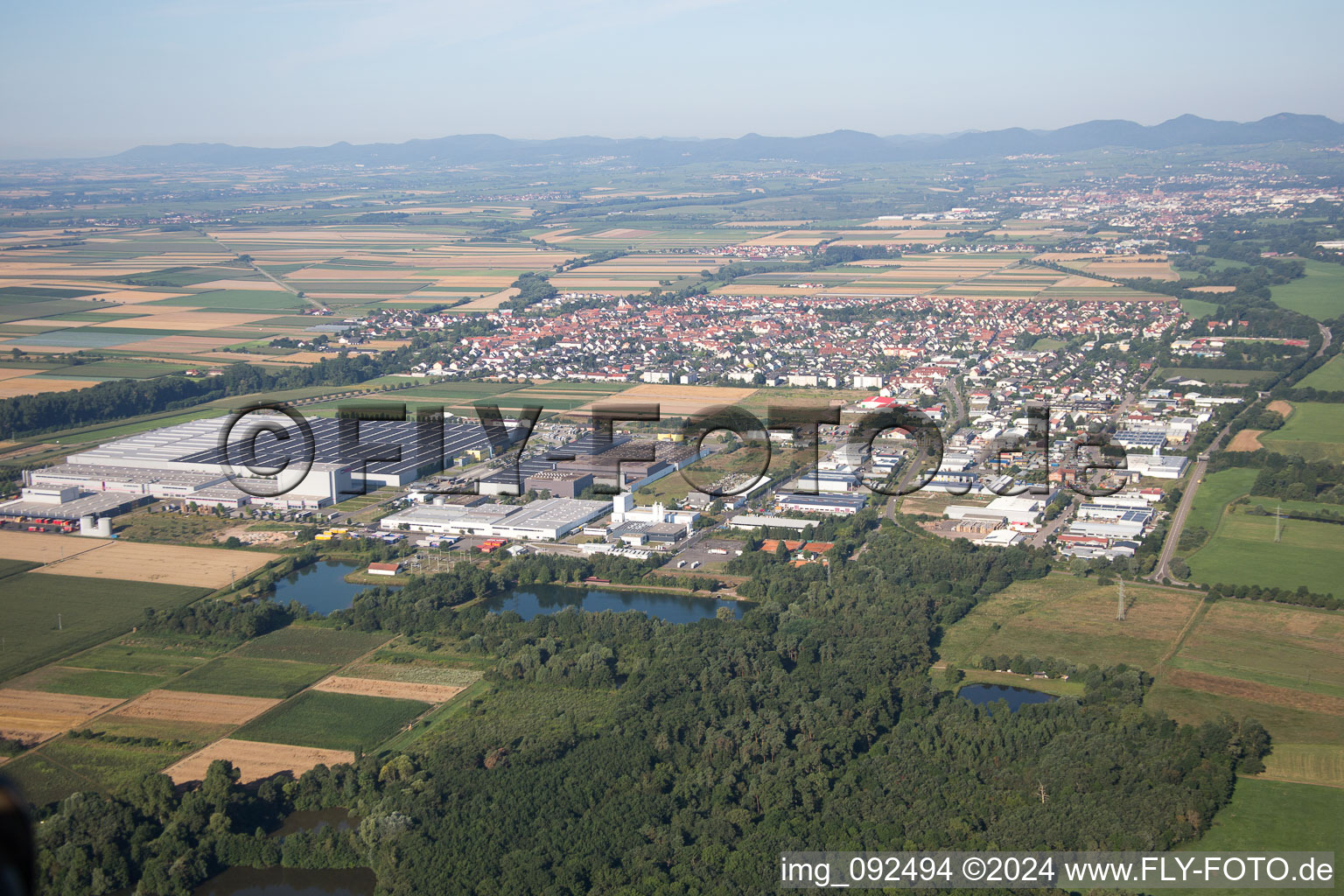 Gewerbegebiet in Offenbach an der Queich im Bundesland Rheinland-Pfalz, Deutschland von oben gesehen