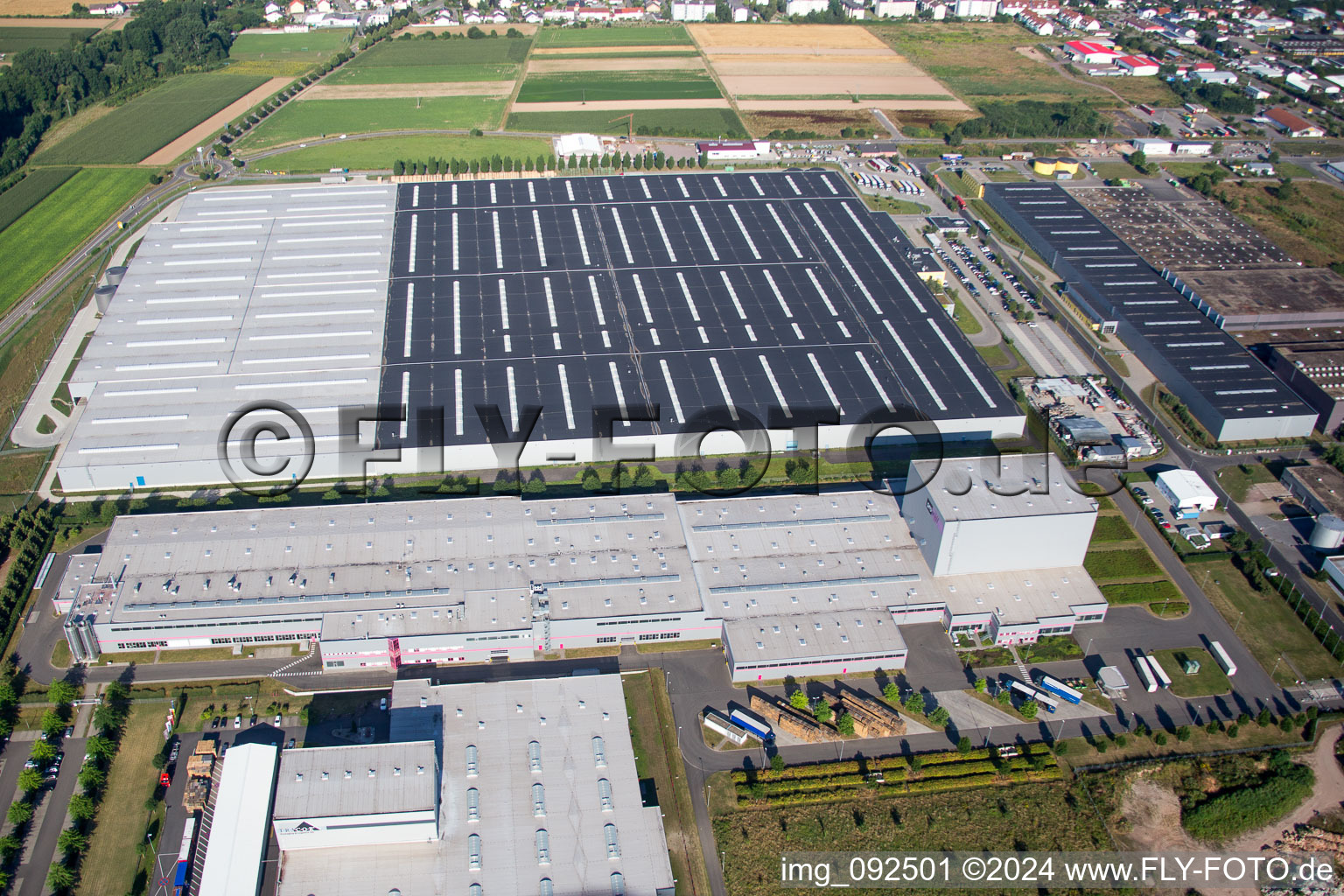 Gewerbegebiet in Offenbach an der Queich im Bundesland Rheinland-Pfalz, Deutschland aus der Luft betrachtet