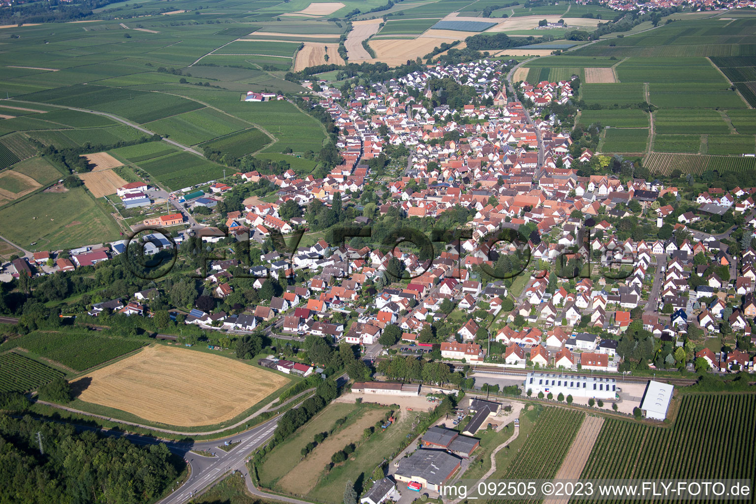 Drohnenbild von Insheim im Bundesland Rheinland-Pfalz, Deutschland