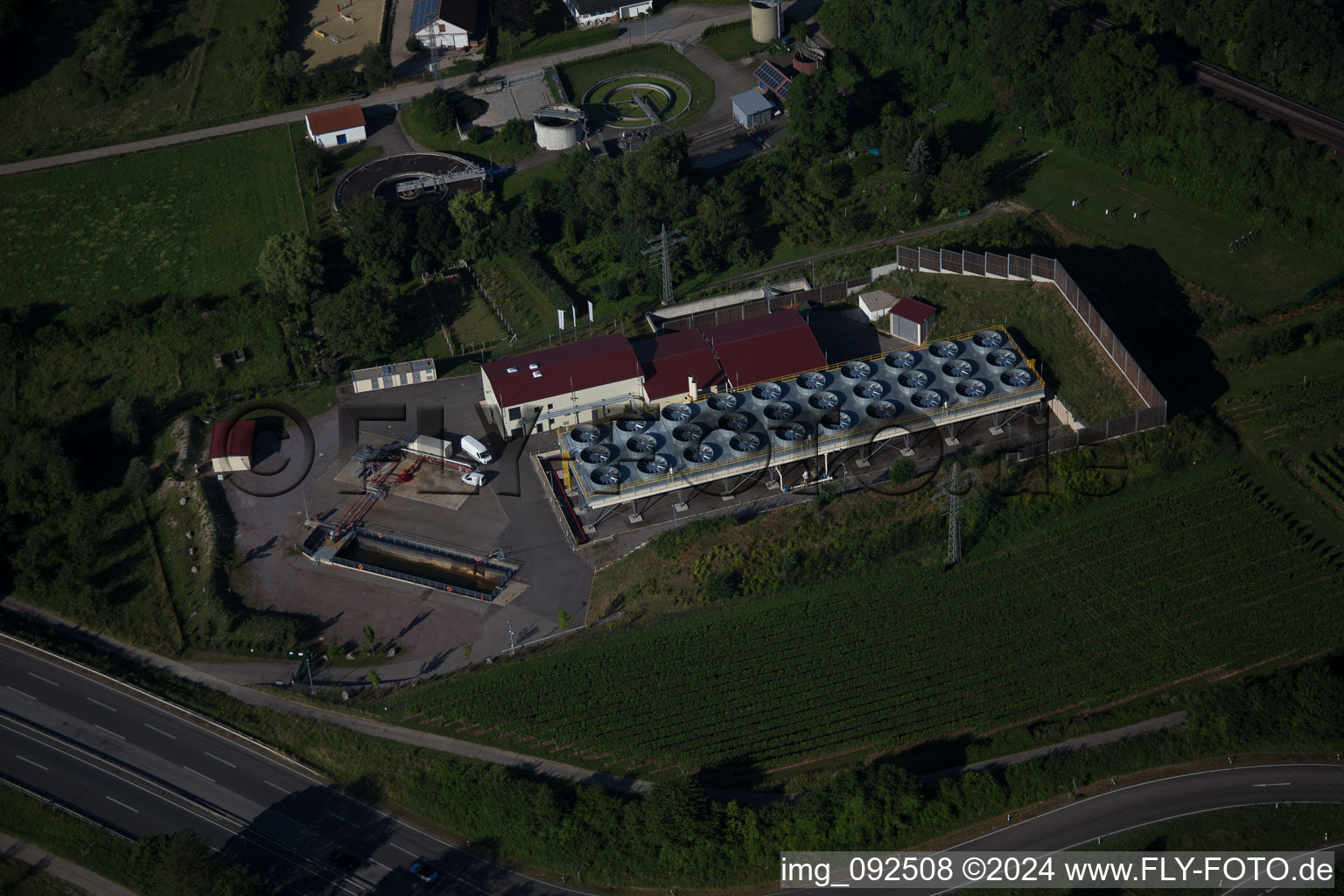Kühlanlagen des Geothermiekraftwerk in Insheim im Bundesland Rheinland-Pfalz, Deutschland
