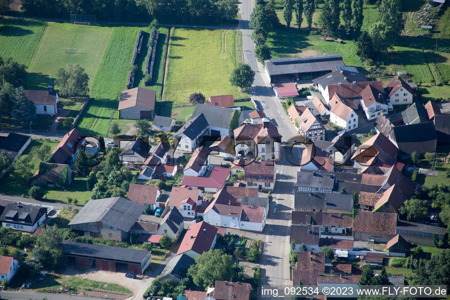 Schrägluftbild von Ortsteil Kleinsteinfeld in Niederotterbach im Bundesland Rheinland-Pfalz, Deutschland