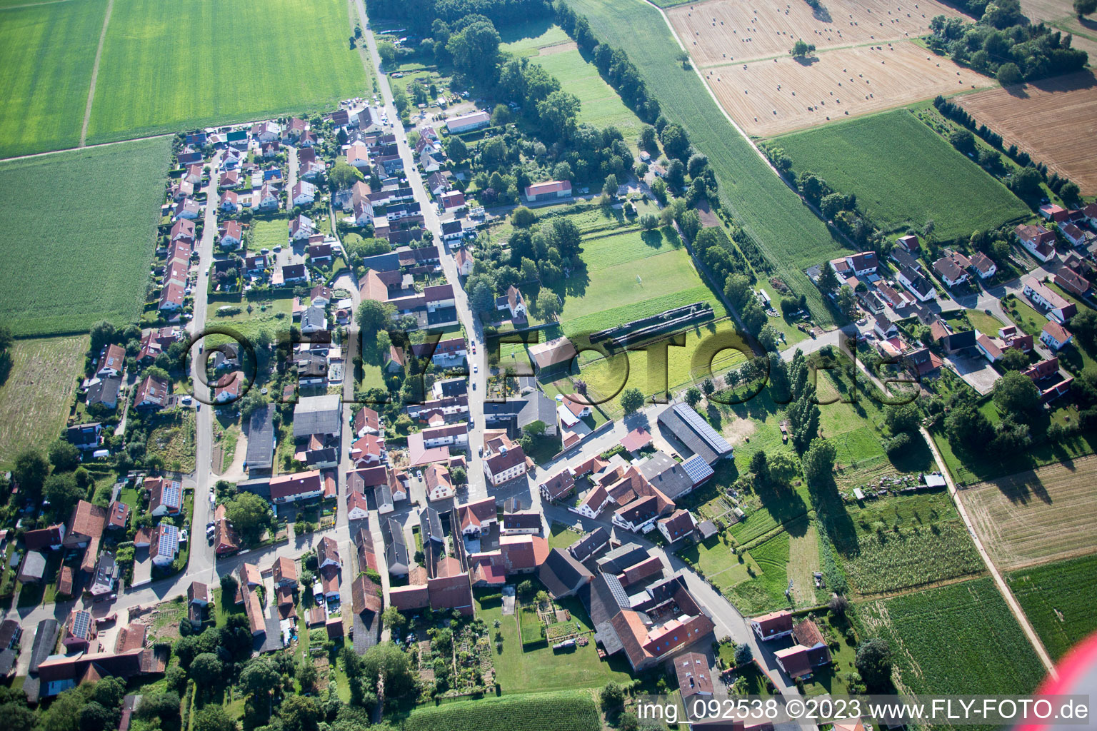 Ortsteil Kleinsteinfeld in Niederotterbach im Bundesland Rheinland-Pfalz, Deutschland von oben gesehen