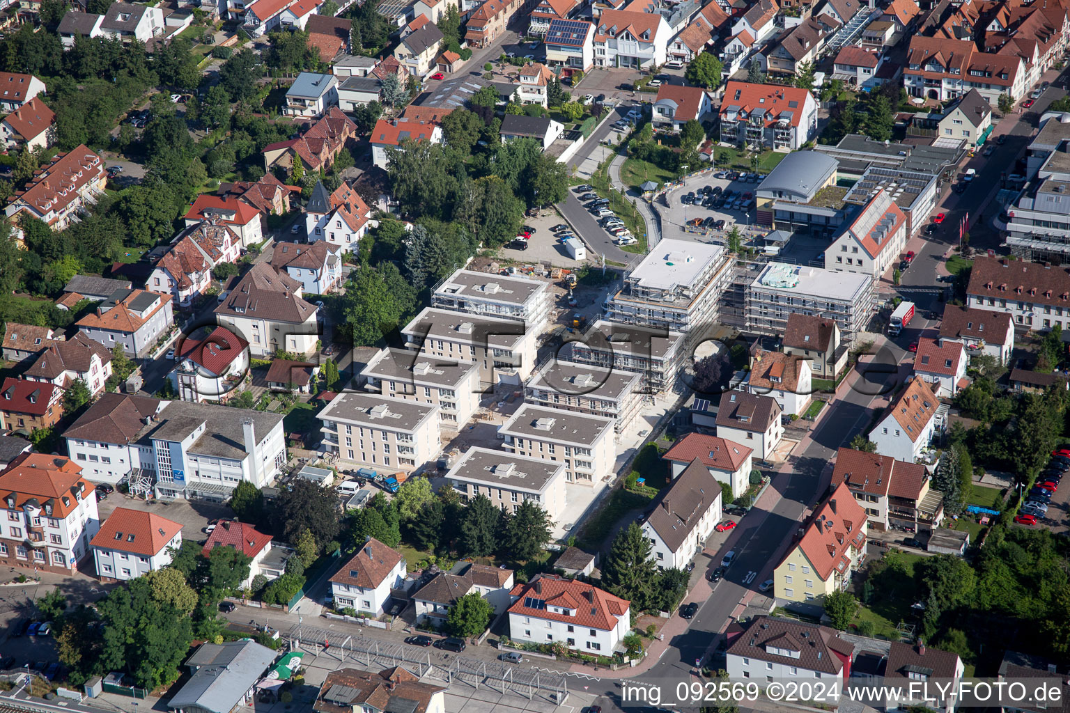 Gebäude- Ensemble- Baustellen zum Neubau eines Stadtquartiers 'Im Stadtkern' in Kandel im Bundesland Rheinland-Pfalz, Deutschland aus der Drohnenperspektive