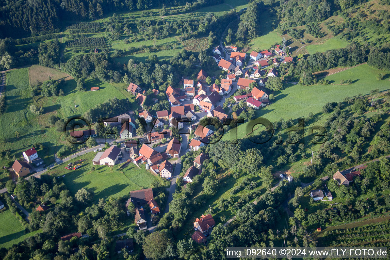 Dorf - Ansicht in Pommer im Bundesland Bayern, Deutschland
