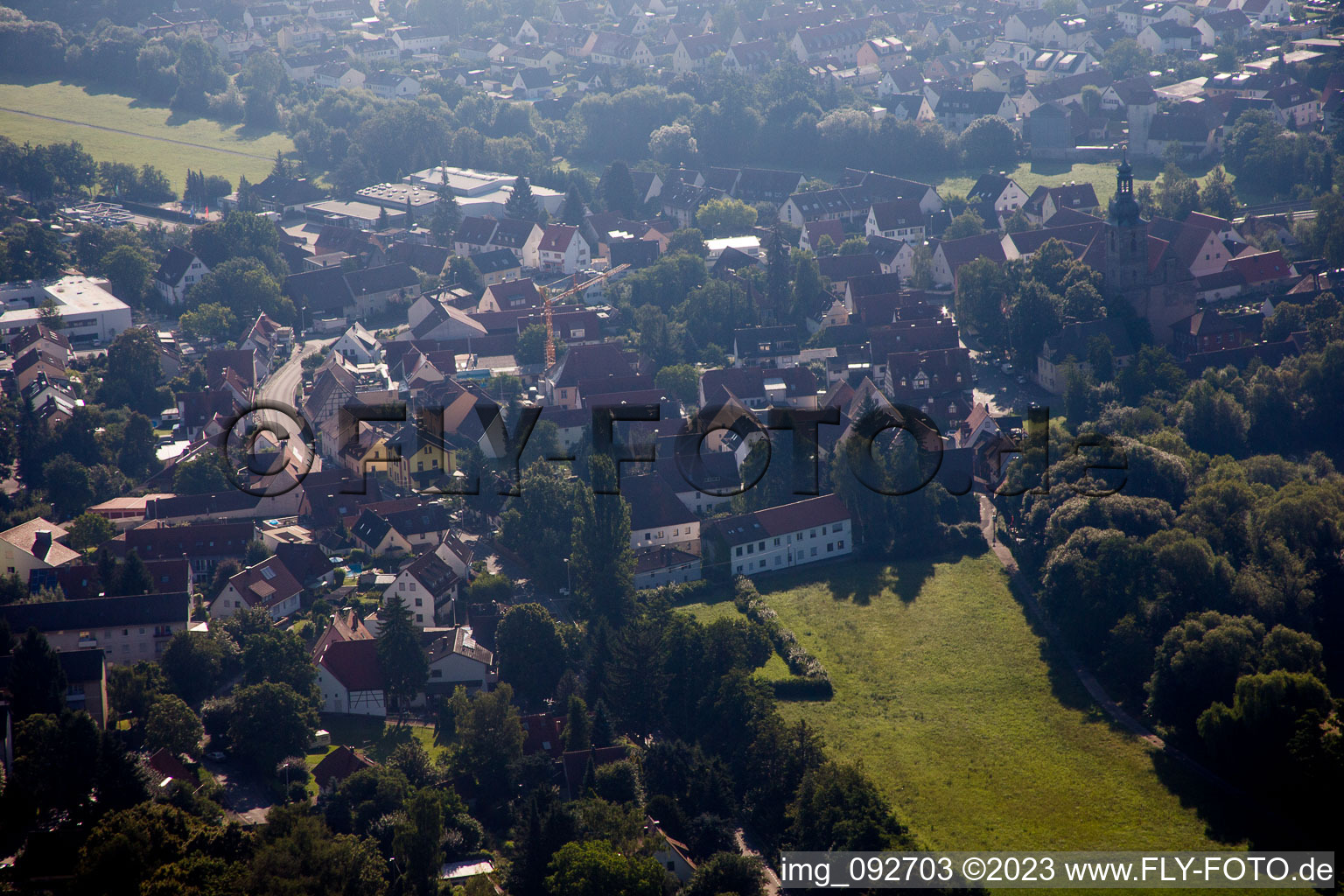 Drohnenbild von Frauenaurach im Bundesland Bayern, Deutschland