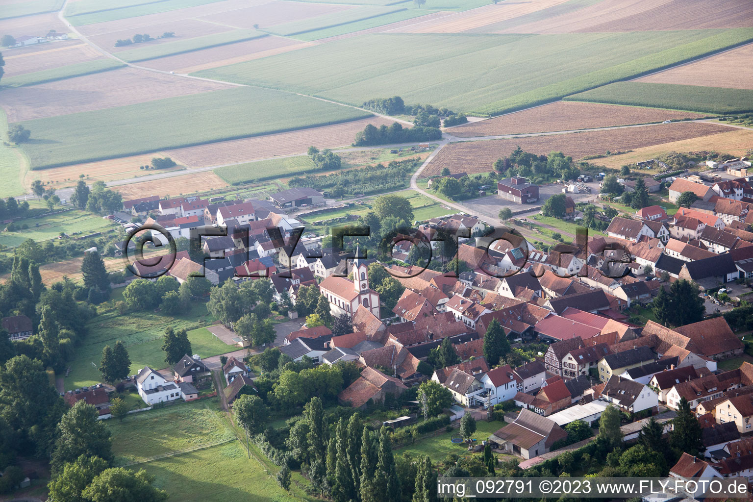 Drohnenaufname von Ortsteil Mühlhofen in Billigheim-Ingenheim im Bundesland Rheinland-Pfalz, Deutschland