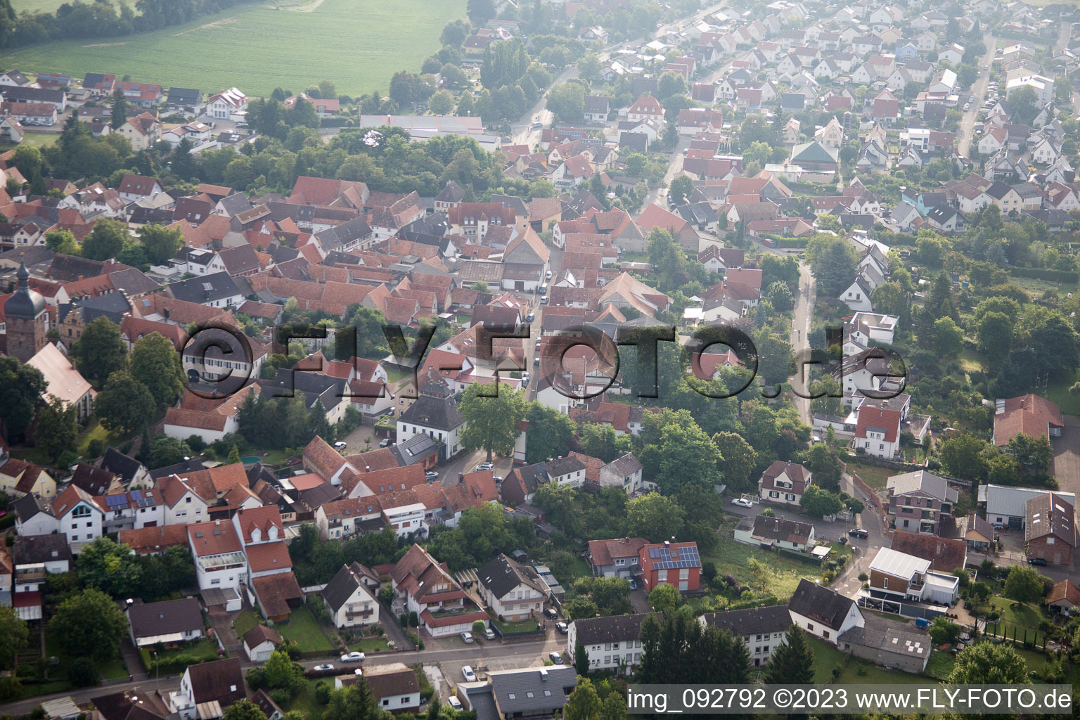 Drohnenaufname von Ortsteil Billigheim in Billigheim-Ingenheim im Bundesland Rheinland-Pfalz, Deutschland