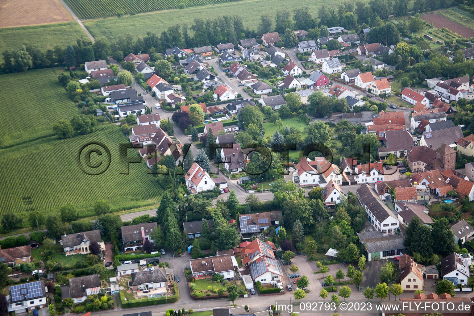Drohnenbild von Ortsteil Billigheim in Billigheim-Ingenheim im Bundesland Rheinland-Pfalz, Deutschland