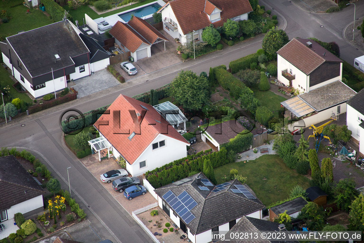 Billigheim-Ingenheim, Maxburgstr im Bundesland Rheinland-Pfalz, Deutschland aus der Drohnenperspektive