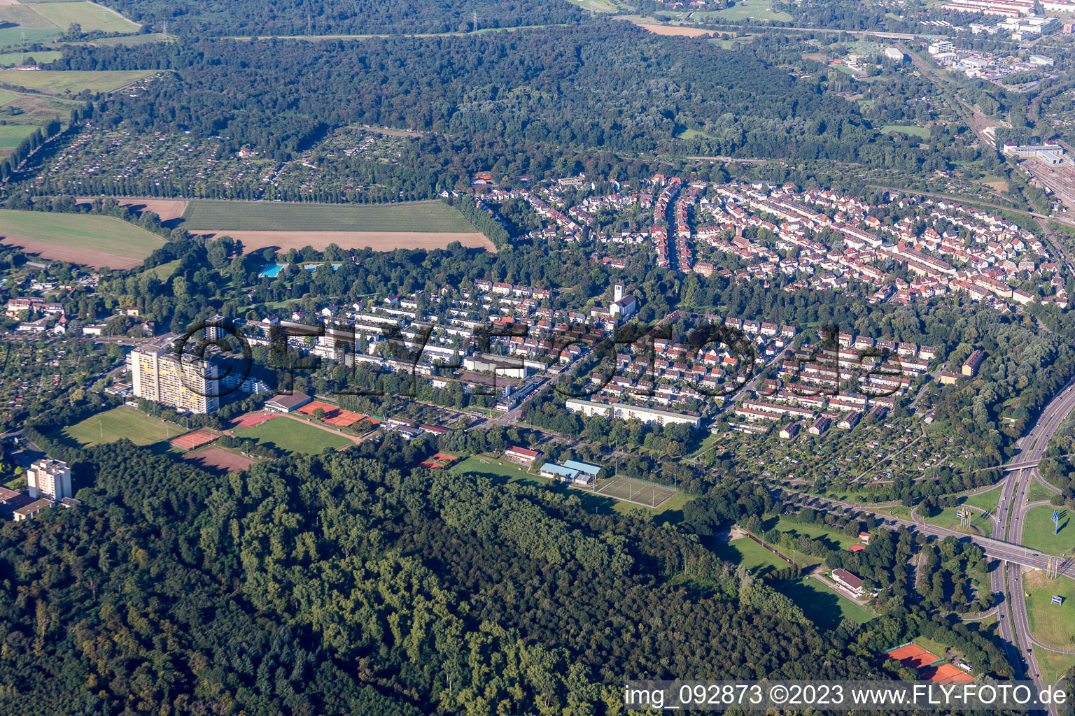 Luftbild von Ortsteil Weiherfeld-Dammerstock in Karlsruhe im Bundesland Baden-Württemberg, Deutschland