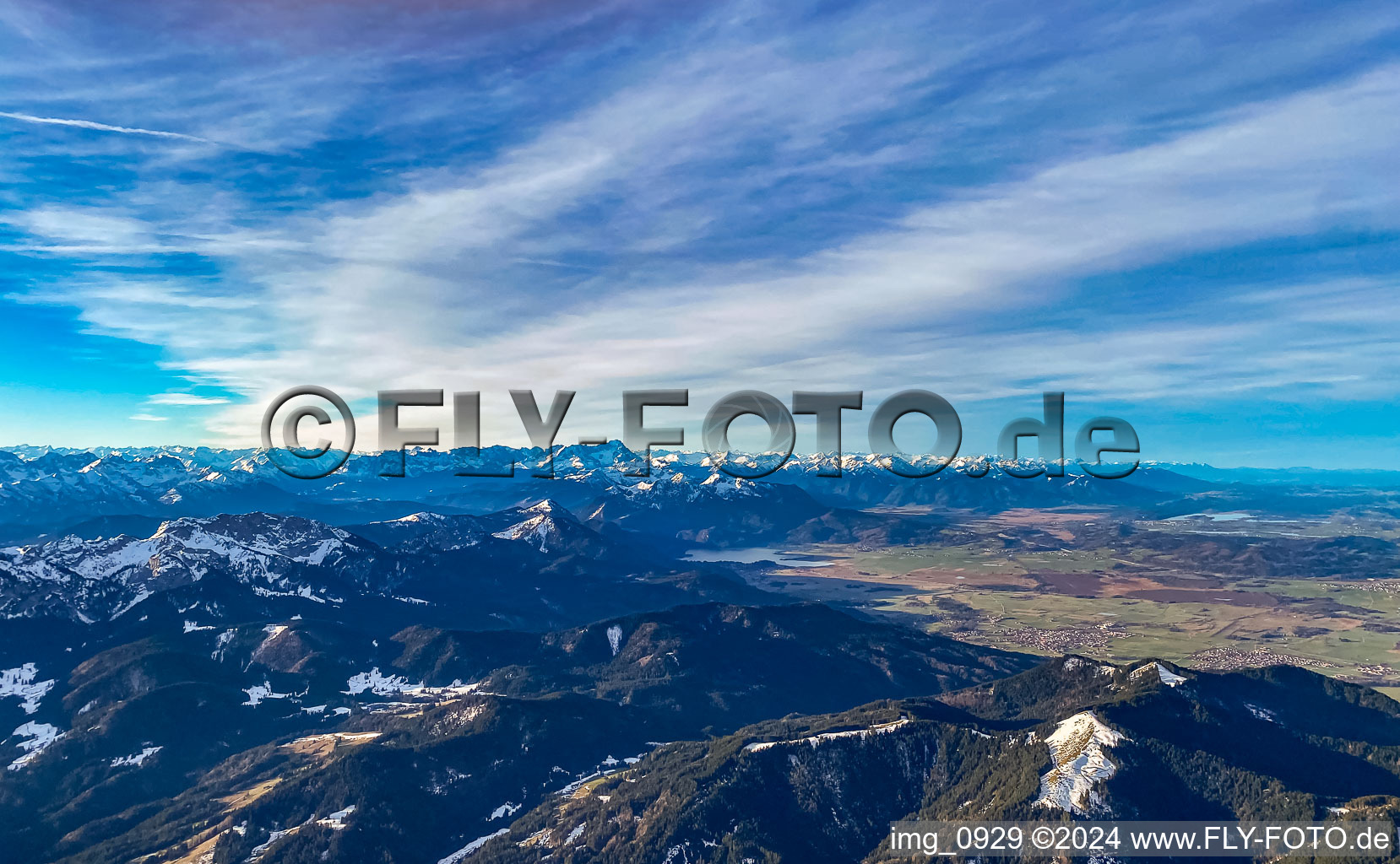 Alpenpanorama überm Kochelsee in Schlehdorf im Bundesland Bayern, Deutschland