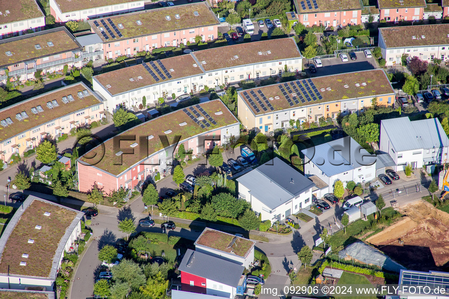 Luftbild von Wohngebiet einer Öko-Einfamilienhaus- Siedlung Fünfzig Morgen in Hohenwettersbach in Karlsruhe im Bundesland Baden-Württemberg, Deutschland