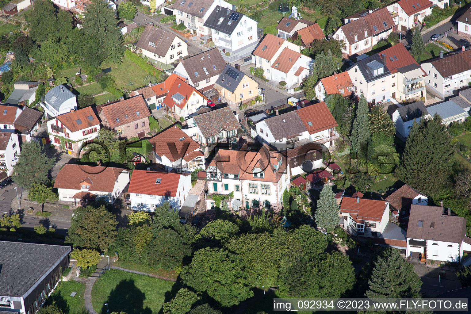 Ortsteil Hohenwettersbach in Karlsruhe im Bundesland Baden-Württemberg, Deutschland aus der Drohnenperspektive