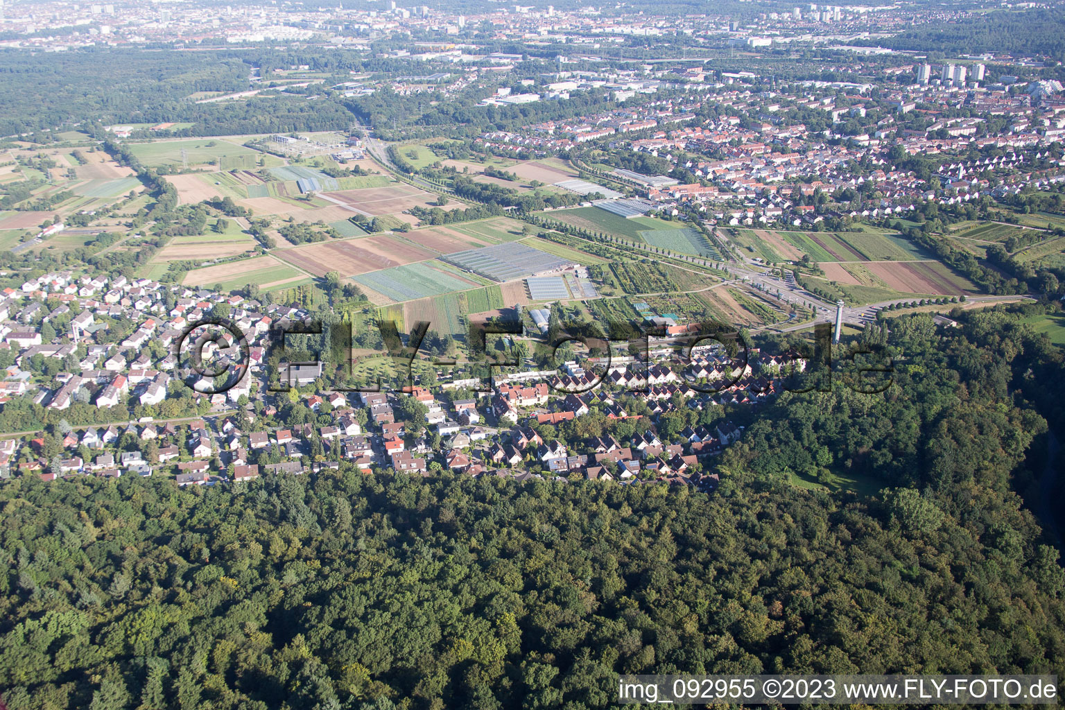 Luftaufnahme von Ortsteil Wolfartsweier in Karlsruhe im Bundesland Baden-Württemberg, Deutschland