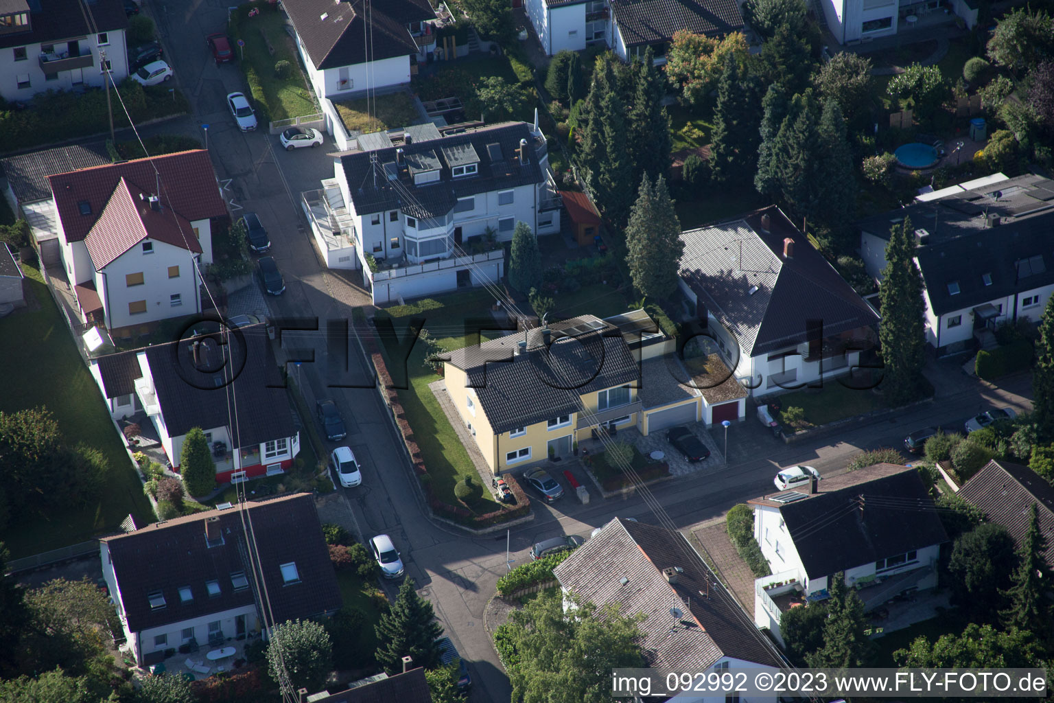 Ortsteil Wolfartsweier in Karlsruhe im Bundesland Baden-Württemberg, Deutschland aus der Drohnenperspektive