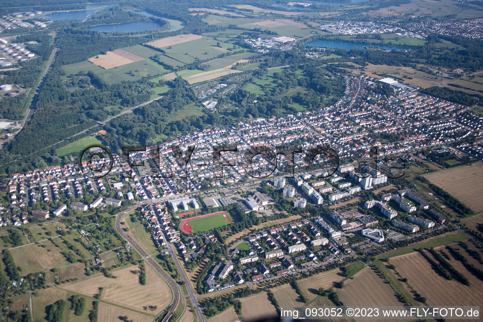Ortsteil Neureut in Karlsruhe im Bundesland Baden-Württemberg, Deutschland von der Drohne aus gesehen