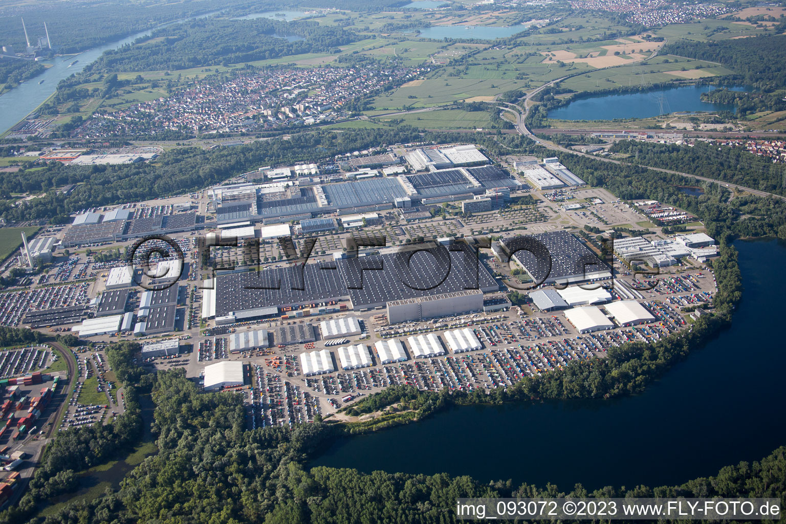 Luftbild von Wörth am Rhein, Daimler LKW Werk im Bundesland Rheinland-Pfalz, Deutschland