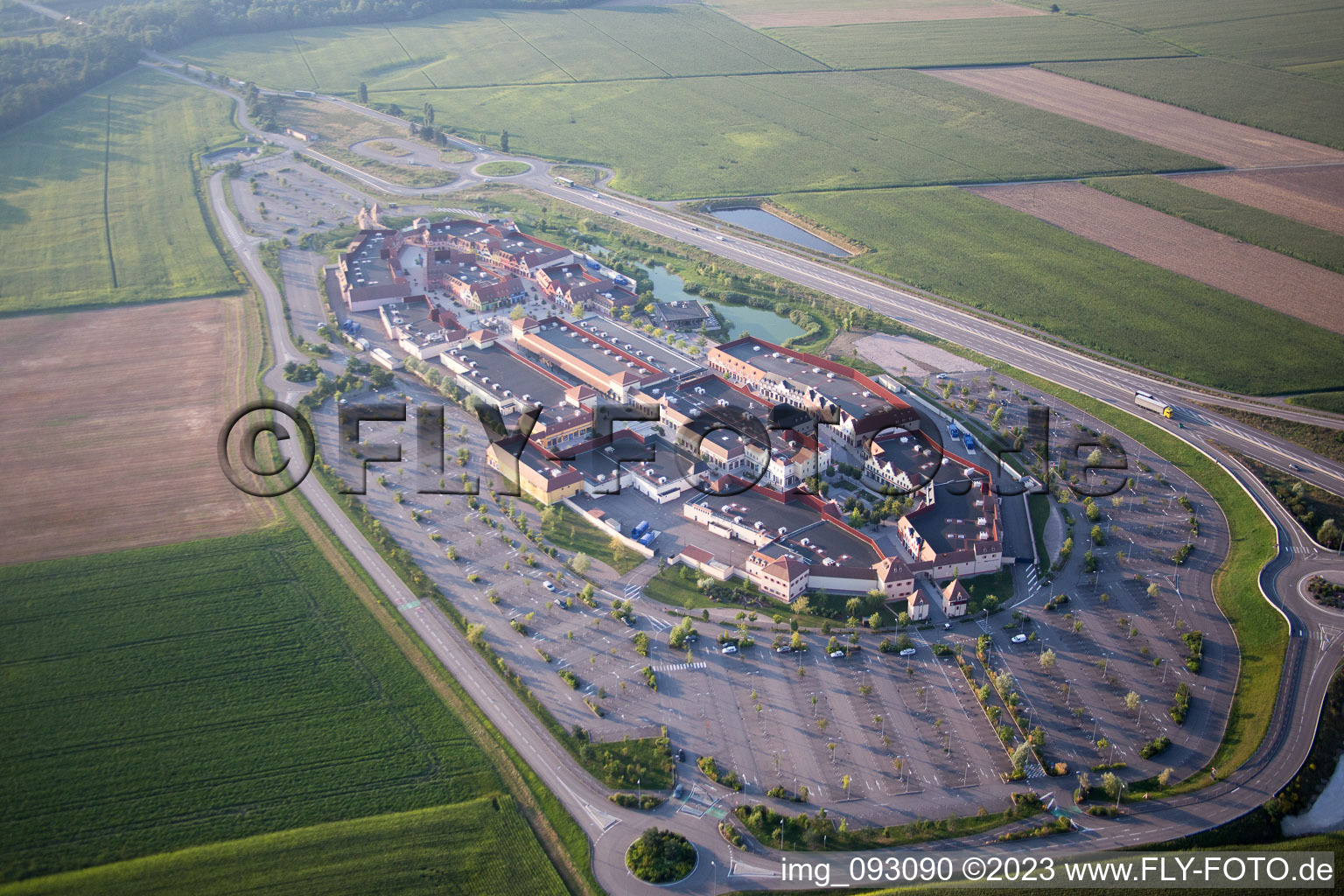Luftbild von Roppenheim im Bundesland Bas-Rhin, Frankreich