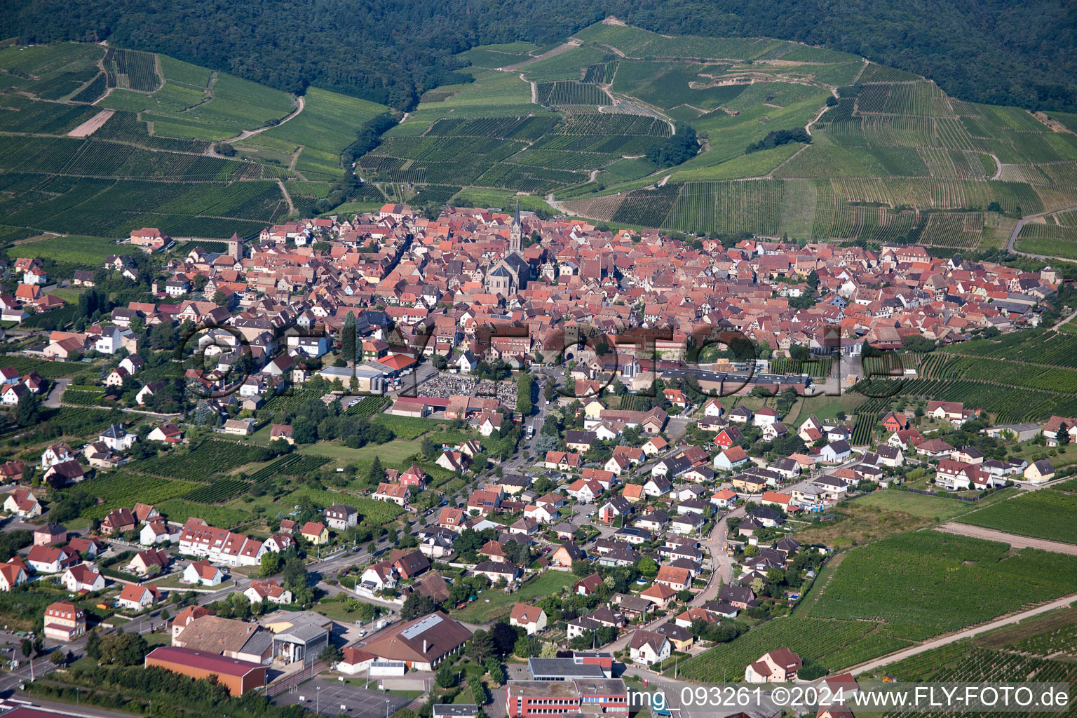 Luftbild von Dorf - Ansicht in Dalhunden in Grand Est im Bundesland Bas-Rhin, Frankreich