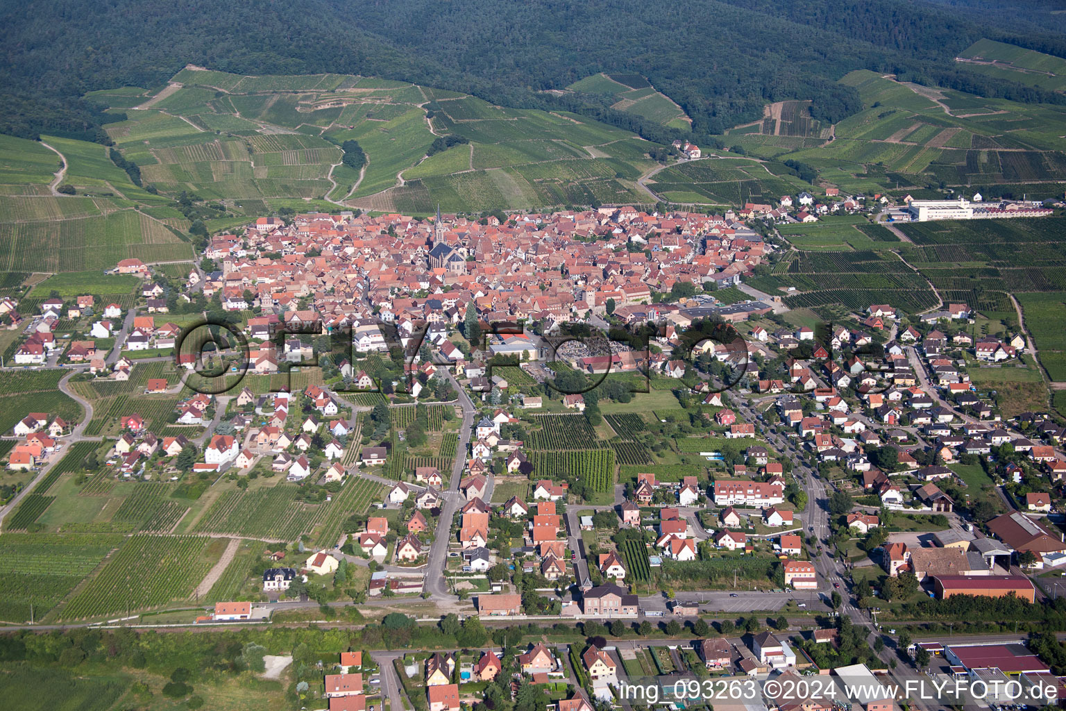Luftaufnahme von Dorf - Ansicht in Dalhunden in Grand Est im Bundesland Bas-Rhin, Frankreich