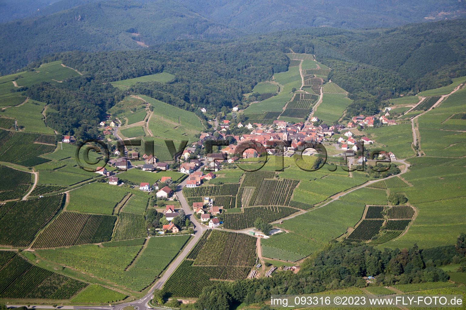 Luftaufnahme von Saint-Hippolyte im Bundesland Haut-Rhin, Frankreich
