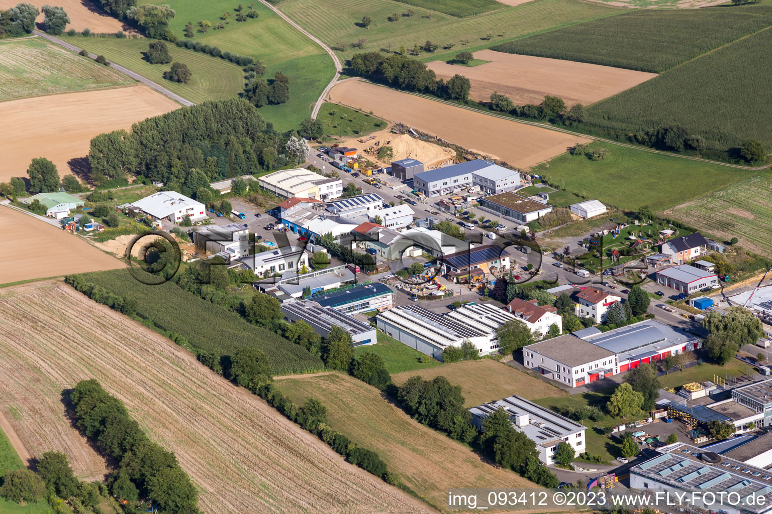 Luftbild von Gewerbegebiet und Firmenansiedlung Nord im Ortsteil Jöhlingen in Walzbachtal im Bundesland Baden-Württemberg, Deutschland