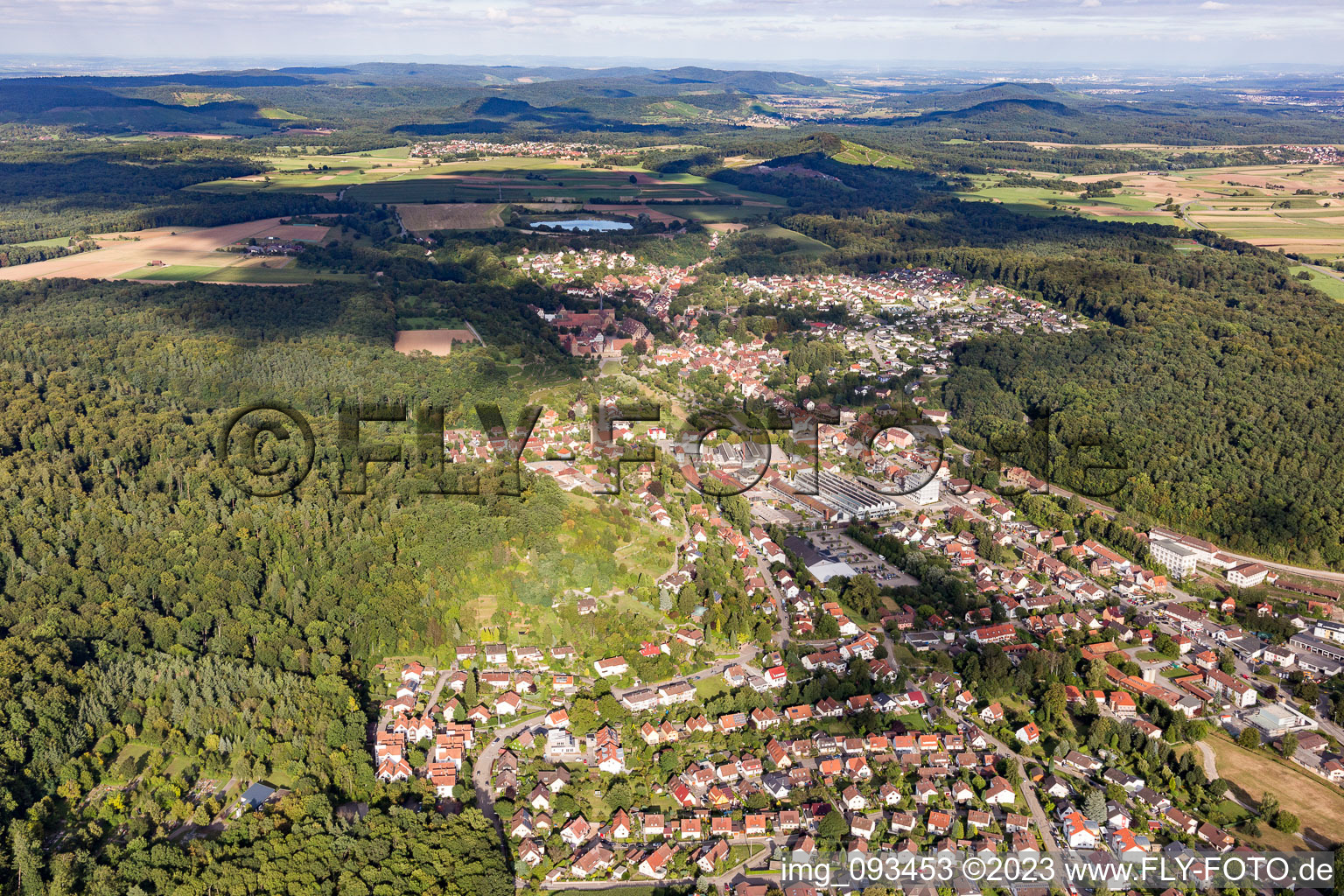 Drohnenbild von Maulbronn im Bundesland Baden-Württemberg, Deutschland