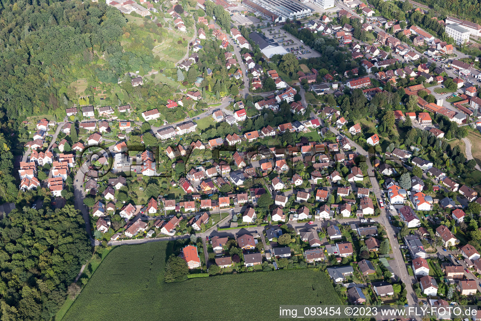 Maulbronn im Bundesland Baden-Württemberg, Deutschland aus der Drohnenperspektive