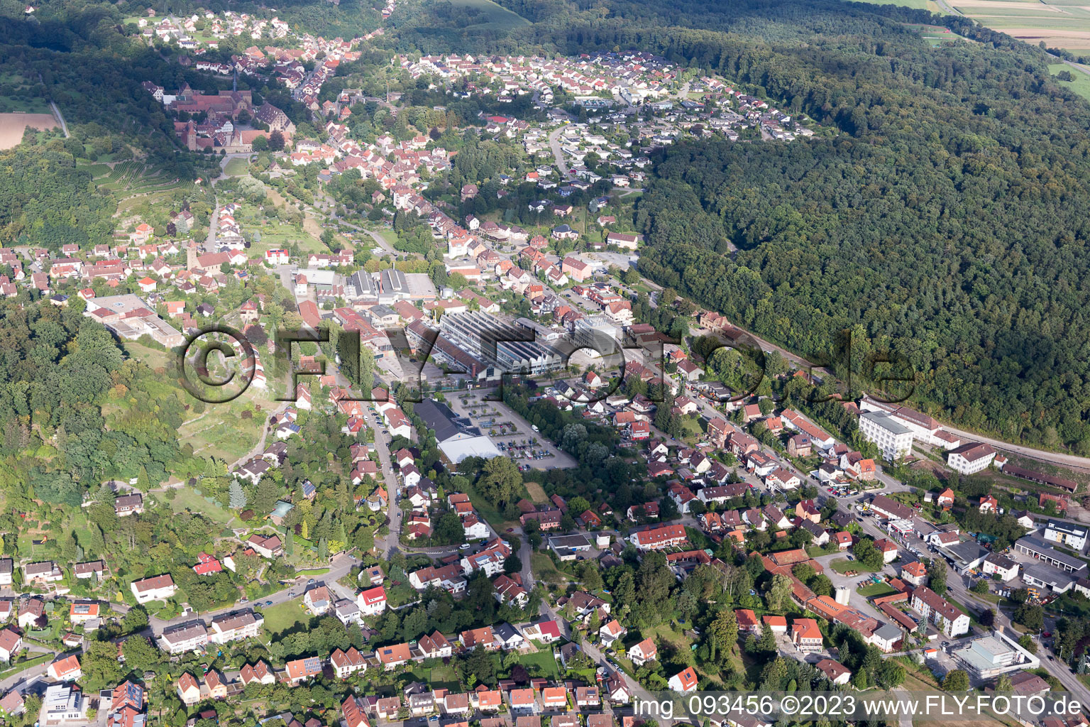 Maulbronn im Bundesland Baden-Württemberg, Deutschland von einer Drohne aus