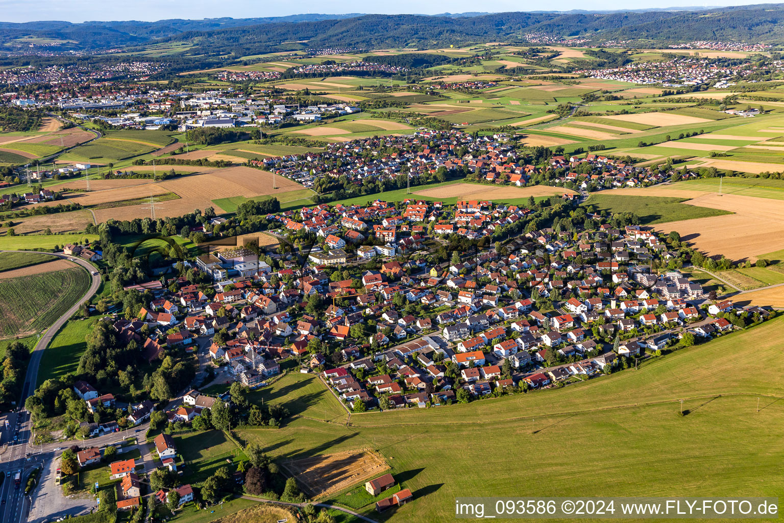 Ortsansicht der Straßen und Häuser der Wohngebiete in Waldrems in Backnang im Bundesland Baden-Württemberg, Deutschland