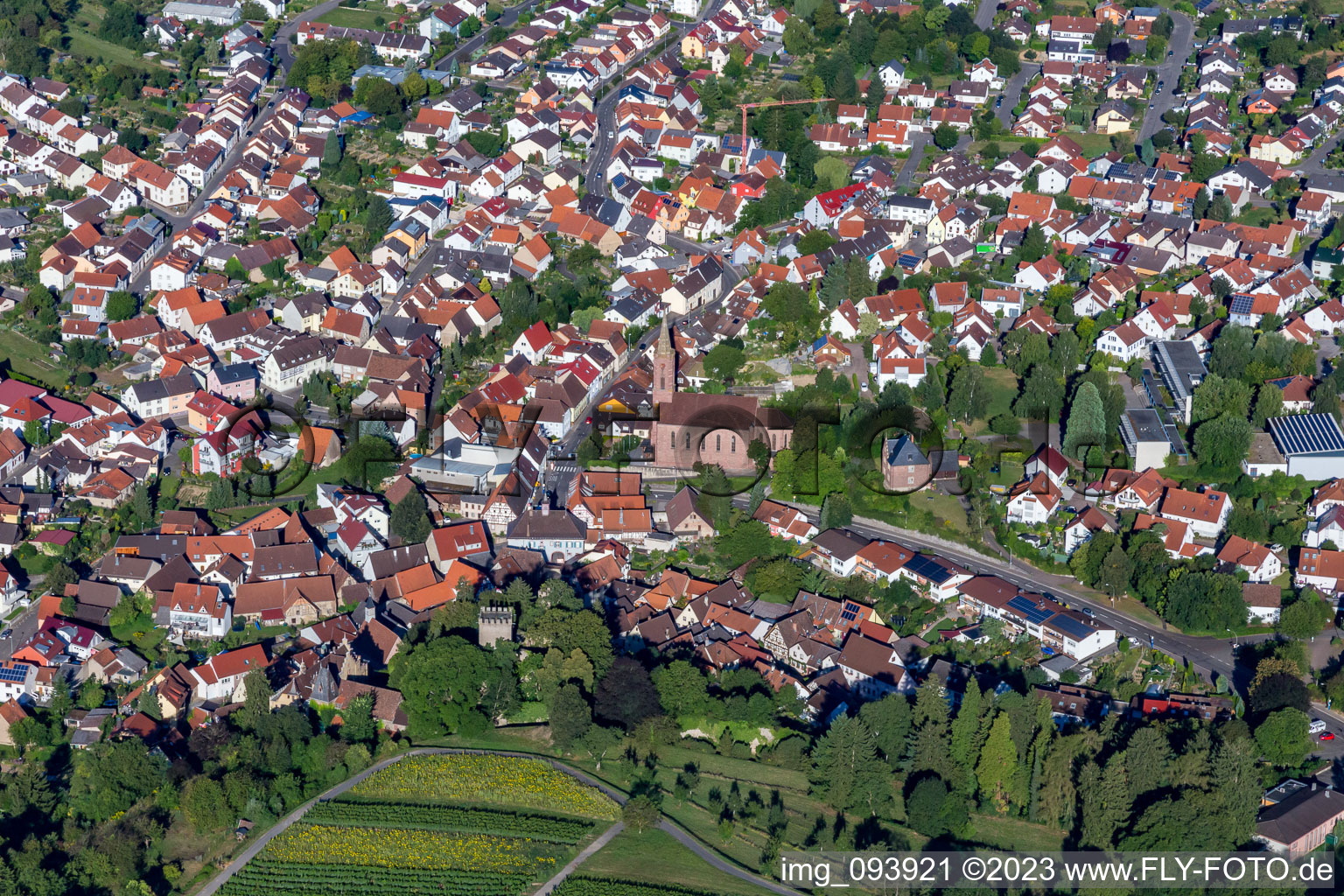 Luftbild von Ortsansicht der Straßen und Häuser der Wohngebiete im Ortsteil Obergrombach in Bruchsal im Bundesland Baden-Württemberg, Deutschland