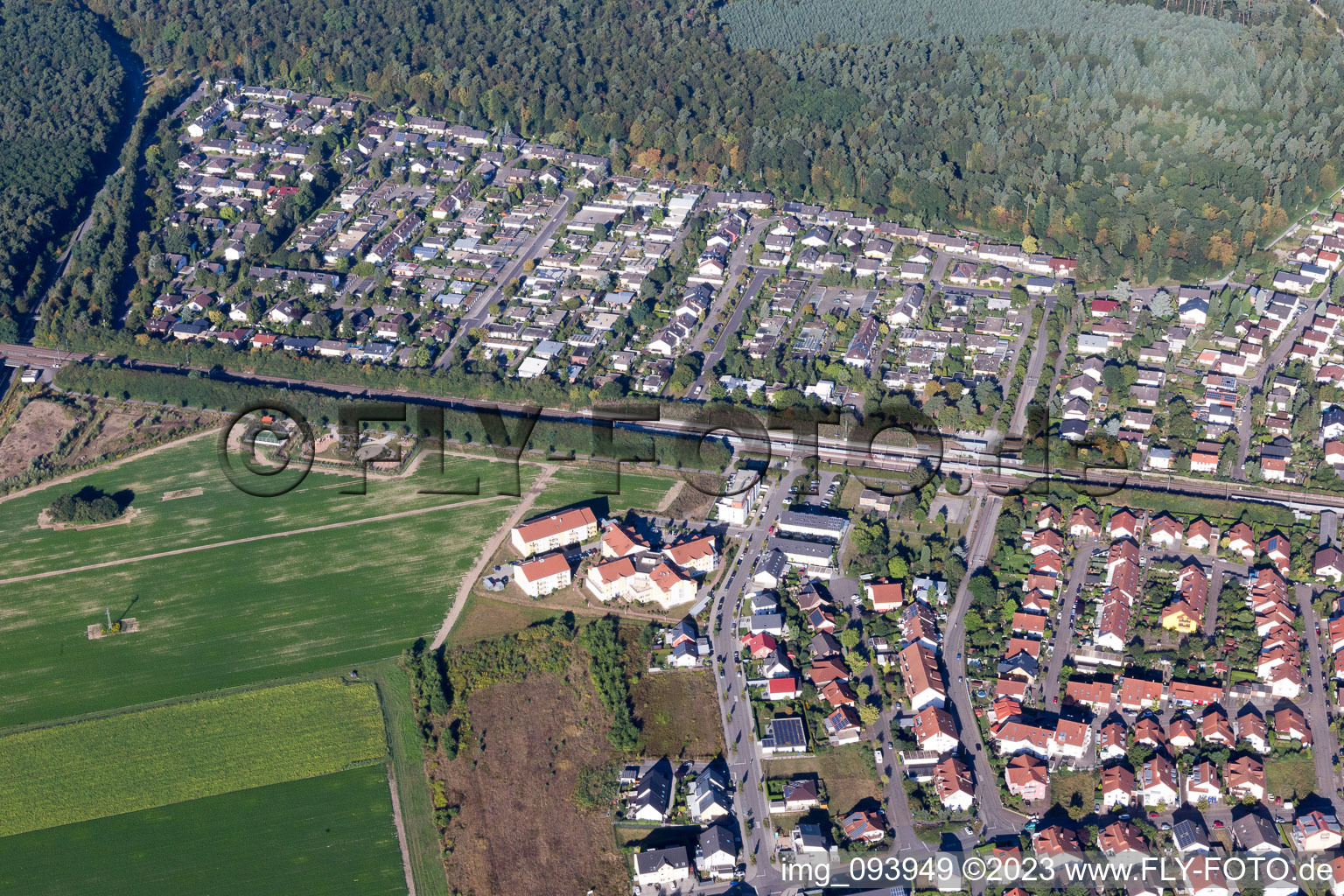 Ortsteil Friedrichstal in Stutensee im Bundesland Baden-Württemberg, Deutschland von oben gesehen