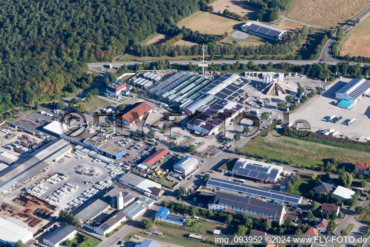 Gewerbegebiet und Firmenansiedlung im Ortsteil Friedrichstal in Stutensee im Bundesland Baden-Württemberg, Deutschland