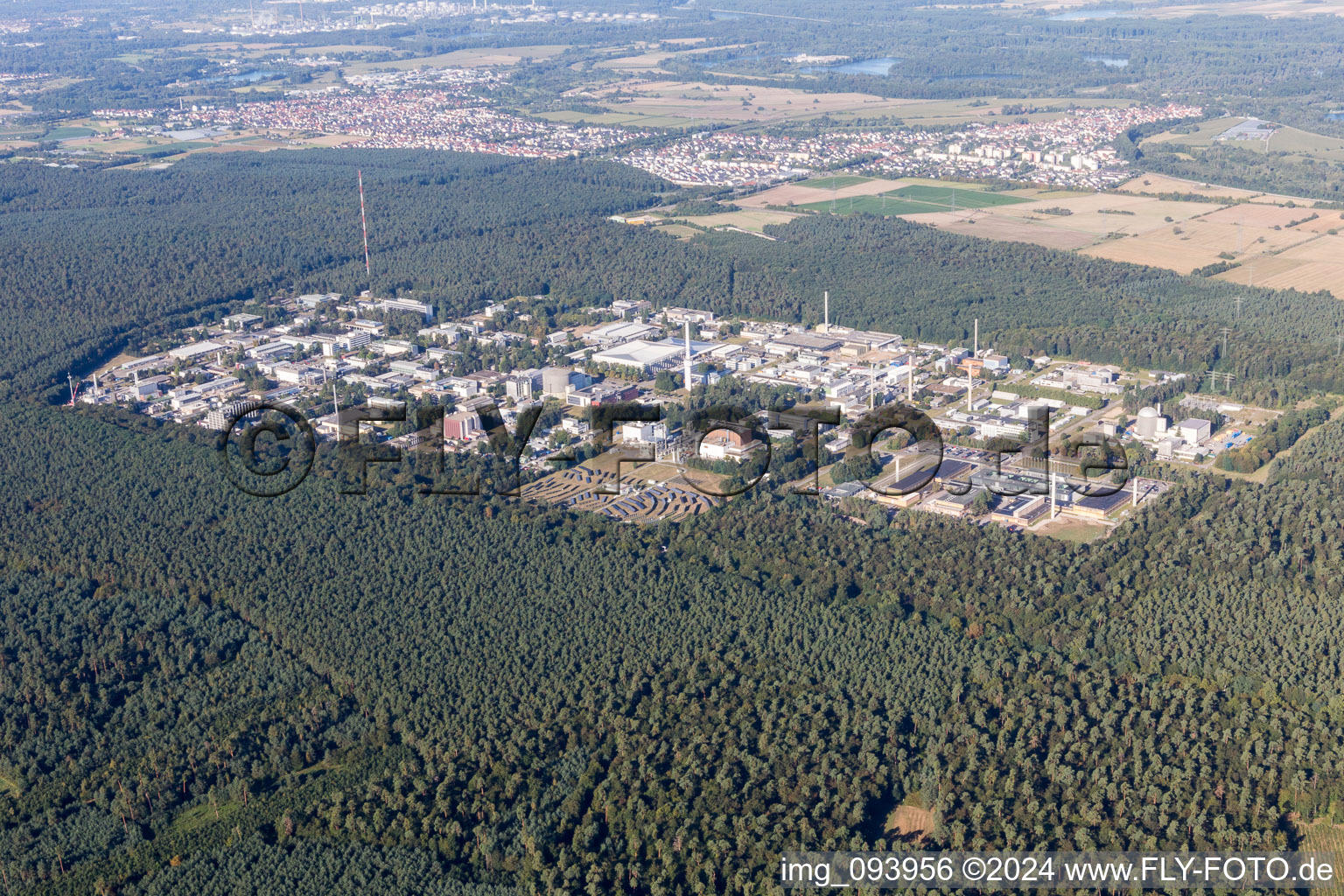 Luftbild von Campus- Gebäude der Universität KIT - Campus Nord (ehemaliges Kernforschungszentrum Karlsruhe) im Ortsteil Leopoldshafen in Eggenstein-Leopoldshafen im Bundesland Baden-Württemberg, Deutschland